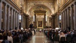 ĐHY Giovanni Battista Re chủ sự Thánh lễ  giỗ đầu Đức Giáo hoàng Phanxicô tại Vương cung Thánh đường Đức Bà Cả, Roma, ngày 21.04.2026.