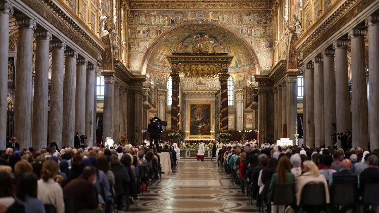 ĐHY Giovanni Battista Re chủ sự Thánh lễ  giỗ đầu Đức Giáo hoàng Phanxicô tại Vương cung Thánh đường Đức Bà Cả, Roma, ngày 21.04.2026.