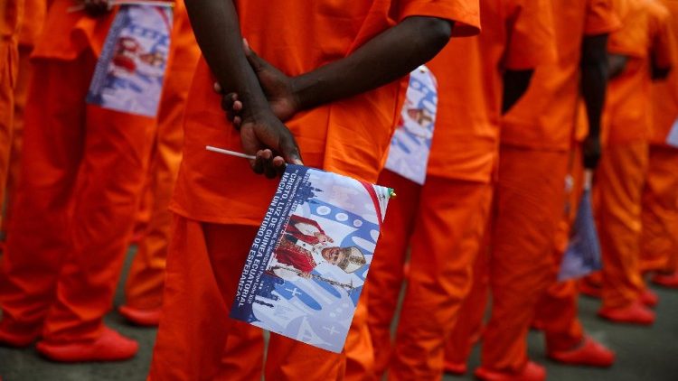 Des d&eacute;tenus de la prison de Bata