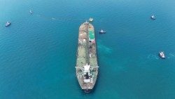 petroliera bloccata nello Stretto di Hormuz