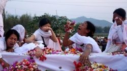 Bei einer Beerdigung in Manipur im April