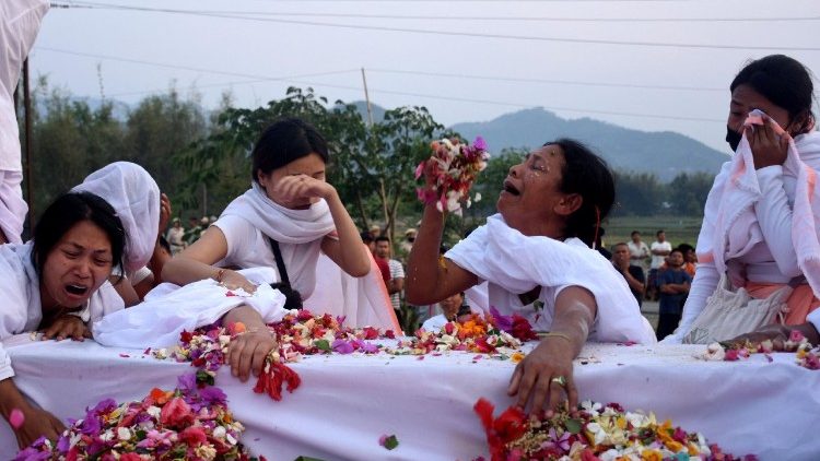 Bei einer Beerdigung in Manipur im April