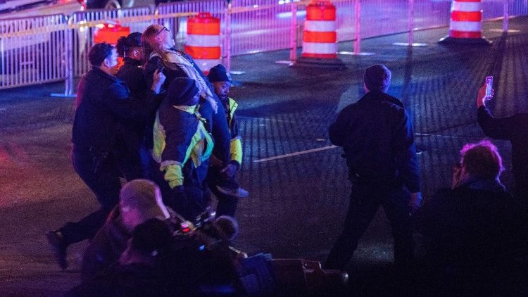 Beim Korrespondentendinner des Weißen Hauses fielen am Wochenende Schüsse; US-Präsident Donald Trump wurde in Sicherheit gebracht - Die US-Bischofskonferenz verurteilt die Gewalt