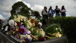 Corteo funebre a Cajibio, dopo un attacco attribuito ai dissidenti delle Farc 