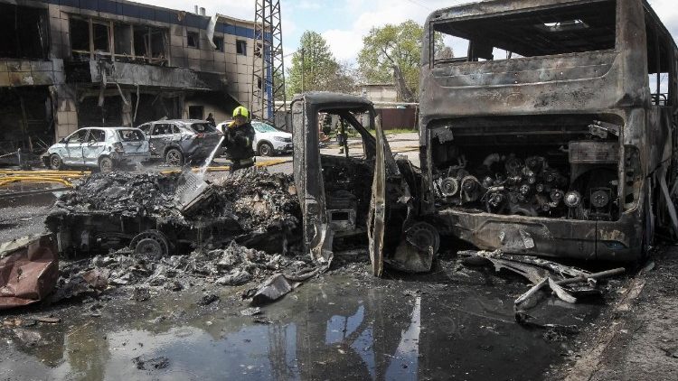 I danni causati da un recente raid russo su Dnipro