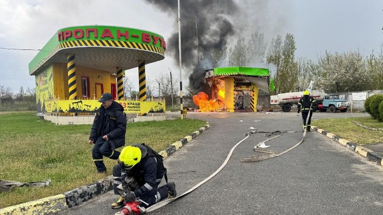 Firefighters work at the site of a gas station hit by a Russian drone strike, amid Russia's attack on Ukraine, in Kharkiv, Ukraine May 1, 2026. Picture taken with a mobile phone. REUTERS/Vitalii Hnidyi
