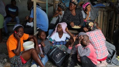 Haiti, dom Dumas: apelo-me ao mundo para que ajude meu povo ferido