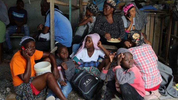 Residents flee as rival gangs clash in Port-au-Prince, Haiti