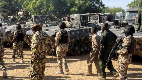 Nigeria, assalti alle scuole e raid Usa contro l’Isis