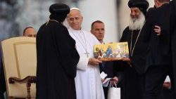 Đức Thánh Cha Lêô XIV và một số đại diện của Giáo hội Chính Thống Coptic