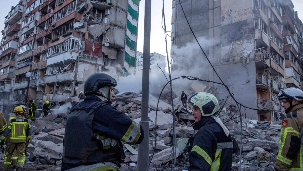 Rescuers work at the site of an apartment building that was damaged and partially collapsed during Russian missile and drone strikes, amid Russia's attack on Ukraine, in Kyiv, Ukraine May 14, 2026. REUTERS/Thomas Peter       