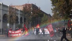 Chilenische Studenten protestieren in Santiago gegen die Politik der Regierung von Präsident José Antonio Kast