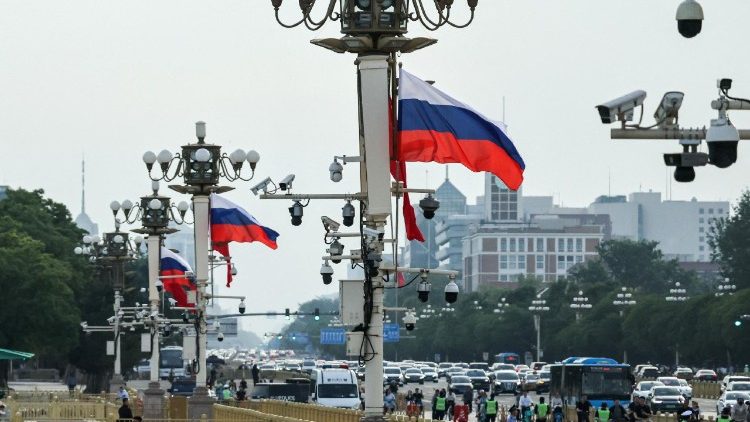 Putin a Pechino per incontrare il presidente cinese Xi Jinping