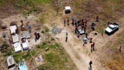 Una imagen de los funerales de los jornaleros asesinados en el norte de Honduras
