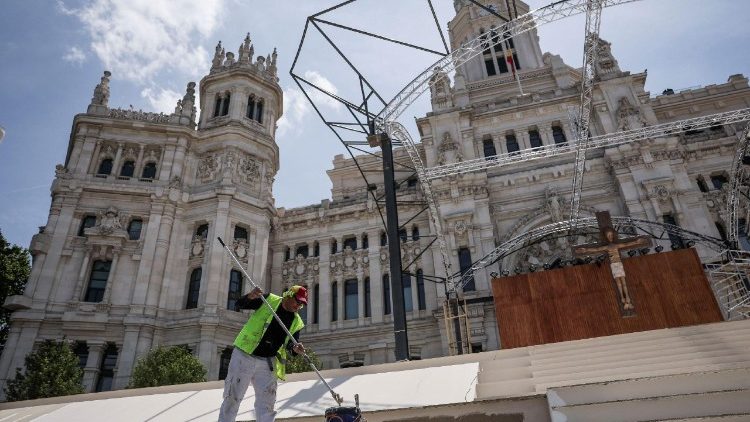 Esika babengi Place de Cyb&egrave;le na Madrid, epai wapi L&eacute;on XIV akos&agrave;la misa mokolo mwa lomingo.