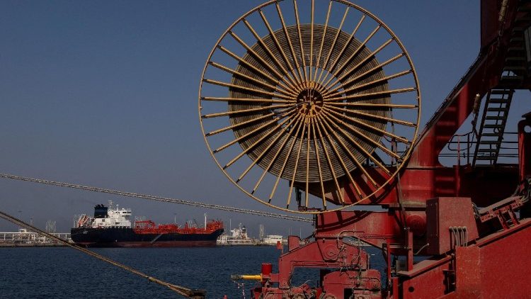 Il porto di Fujairah, negli Emirati Arabi Uniti, l'unico che non affaccia sul Golfo Persico attrezzato per accogliere petroliere