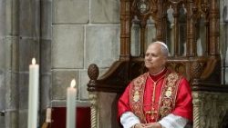 Леў XIV падчас Літургіі гадзін у катэдры Барселоны