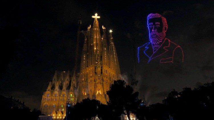 Drones form the face of Catalan architect Antoni Gaudi during the blessing and inauguration of the Tower of Jesus Christ at the Basilica of the Sagrada Familia during Pope Leo XIV's apostolic journey in Barcelona