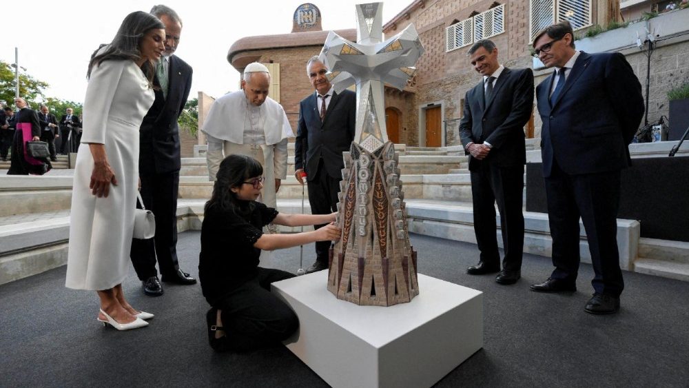  Pope Leo XIV visits Spain