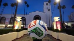 Il pallone dei Mondiali 2026 a Santa Monica, California, Stati Uniti