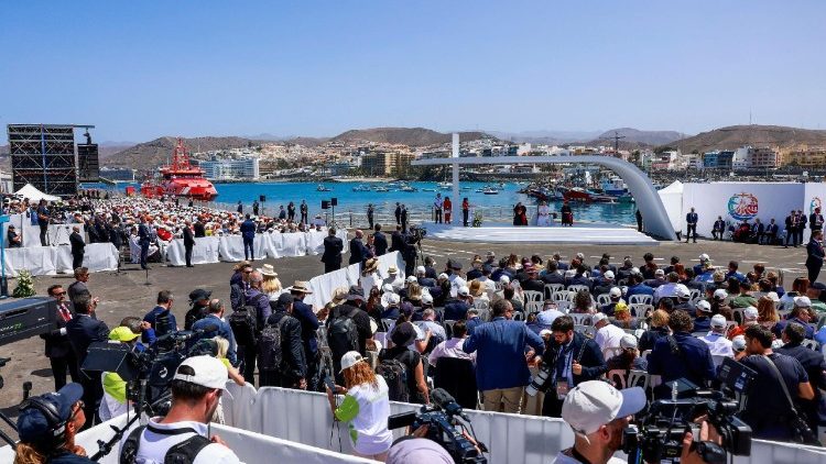 Presentes durante el encuentro del Papa Le&oacute;n XIV con personas que acogen a migrantes en Gran Canaria.