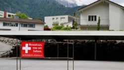 La campagna referendaria della destra svizzera per limitare la popolazione a 10 milioni