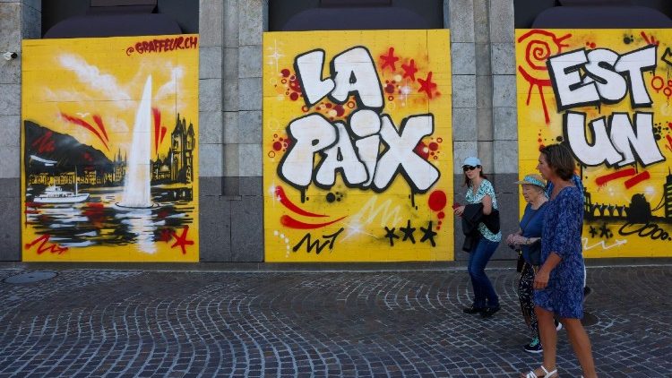 Graffiti sur des planches à Genève en vue du sommet d'Évian