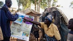 La campagna di sensibilizzazione sull'Ebola si diffonde nel campo profughi di Kpangba mentre vengono osservati casi di Ebola