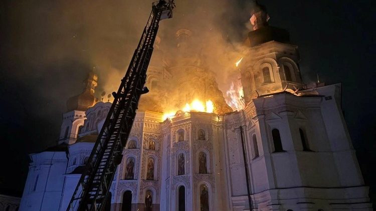 Un'altra immagine della cattedrale attaccata a Kyiv
