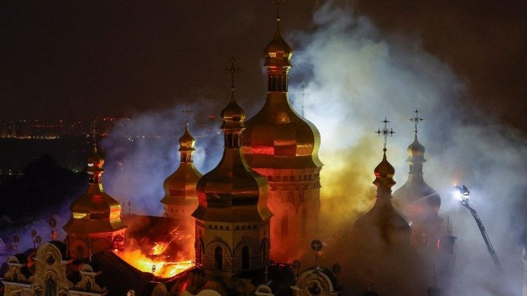 Grotteklosteret i Kyiv i brann 14. juni 2026