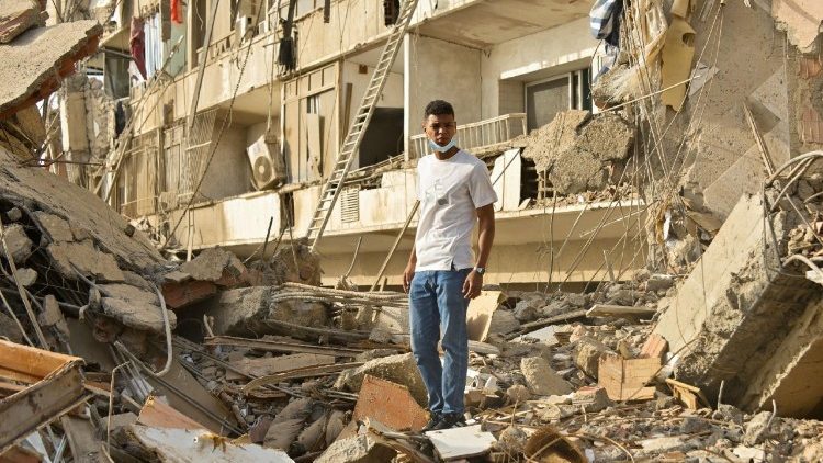 Aftermath of earthquakes in La Guaira