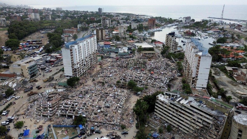 Ndërtesa të shembura në La Guaira (Reuters/Ricardo Arduengo)