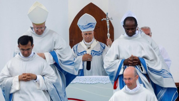 Leó pápa a lampedusai szentmisén