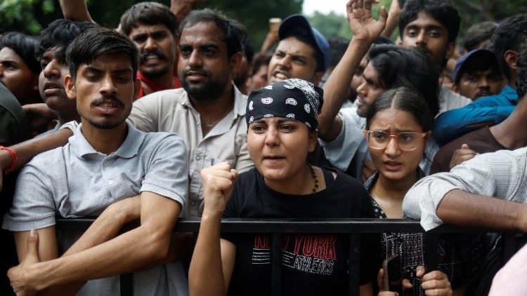 പ്രതിഷേധിക്കുന്ന വിദ്യാർത്ഥികൾ