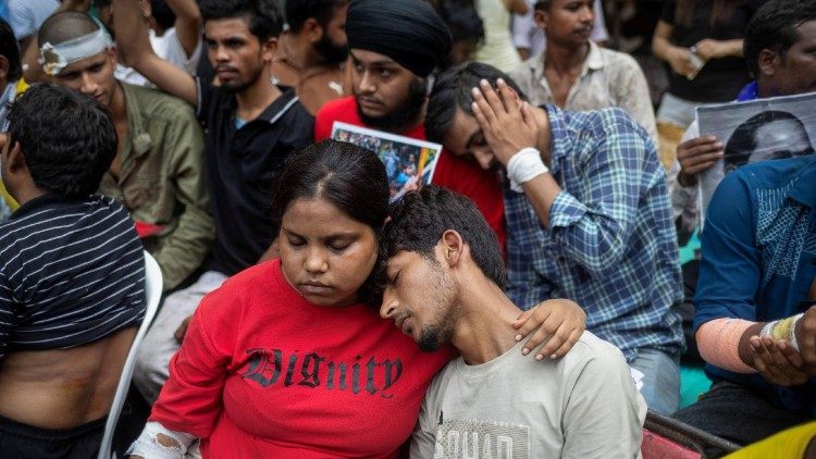വിദ്യാർത്ഥികൾ തങ്ങളുടെ അവകാശങ്ങൾക്കായി നടത്തുന്ന സമരത്തിൽ നിന്നും 