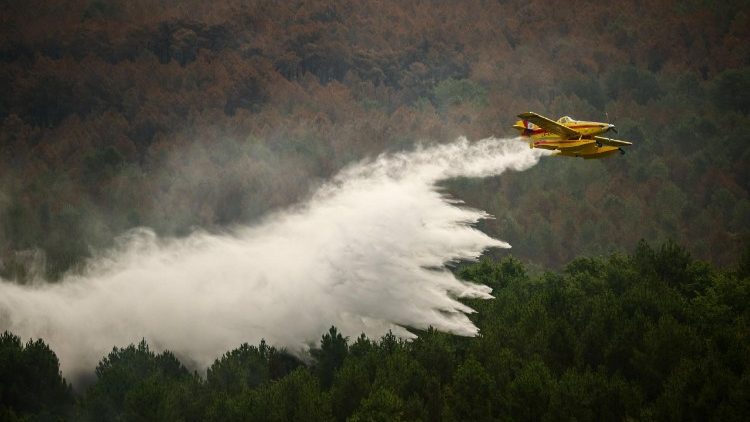 Hasenie ničiv&yacute;ch požiarov vo Franc&uacute;zsku