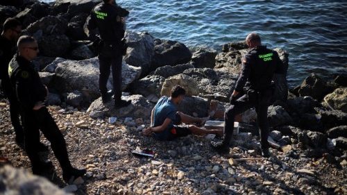 Ceuta, continua il rientro dei migranti e aumenta il bilancio dei morti