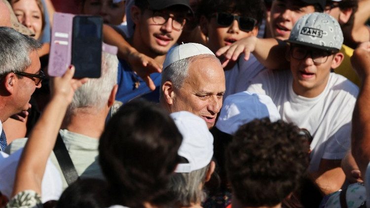 Papa Leon în mijlocul tinerilor, la Assisi, joi, 6 august 2026      