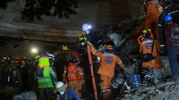 I soccorritori a lavoro nella citt&agrave; di Cali