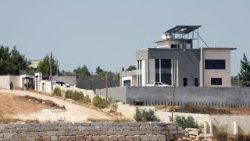 Un convoglio internazionale consegna aiuti alle famiglie palestinesi sotto assedio a Qusra 