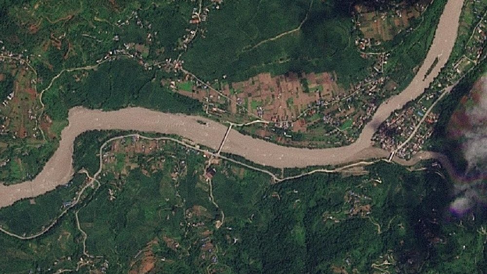 Uma imagem de satélite mostra Manakamana antes de uma inundação repentina atingir a área, Nepal, em 23 de agosto de 2026. 2026 PLANET LABS PBC/Divulgação via REUTERS