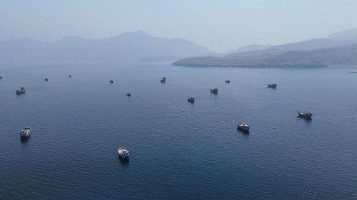 Usa-Iran, nuova escalation. Raid americani a Larak, la risposta su Emirati e Giordania