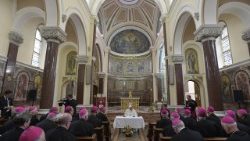 Papież podczas spotkania z biskupami w czasie pielgrzymki do Irlandii w 2018 roku