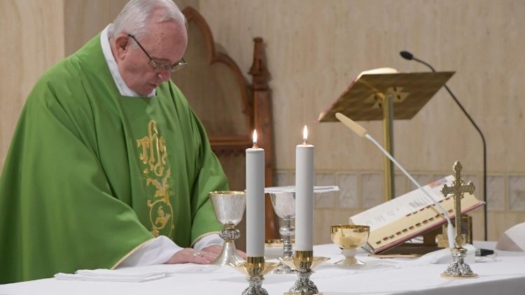 Misa del Papa Francisco en la capilla de la Casa Santa Marta.