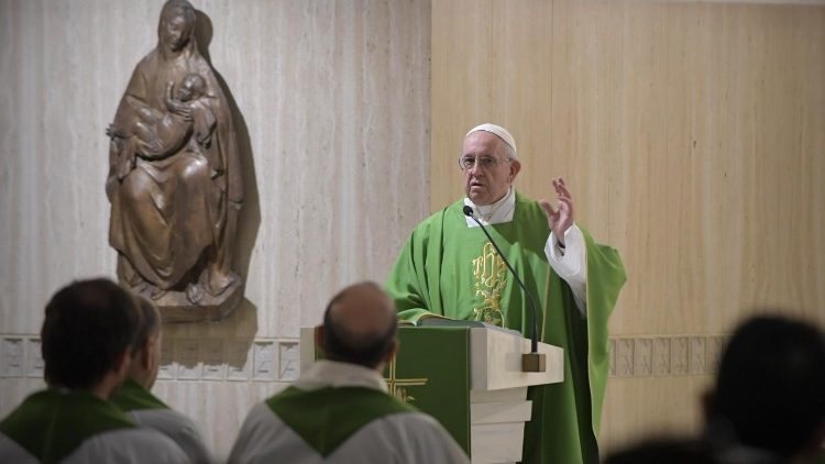 Papst Franziskus bei der Frühmesse