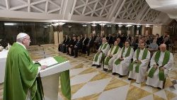 Papa Francisko awataka waamini kuachana na unafiki na badala yake, waruhusu neema ya Mungu ipenye ndani mwao, kwani wokovu nji zawadi kutoka kwa Mungu