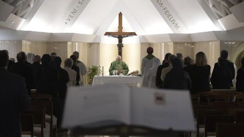 Papa Francesco: la Chiesa cresce nel silenzio, senza dare spettacolo