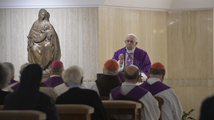 Papst bei der Frühmesse