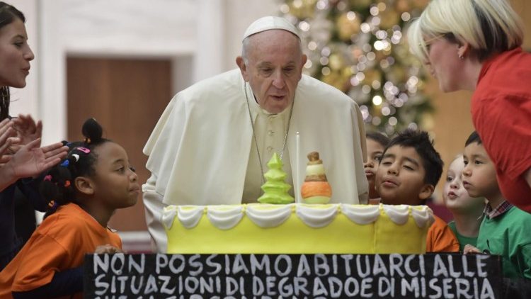 Papst Franziskus f&uuml;hrte zwei Bischofssynoden zum Thema Familienpastoral durch