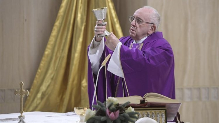Heilige Messe in der Kapelle des vatikanischen Gästehauses Santa Marta, das dem Papst als Residenz dient